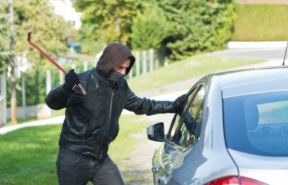 האם רכב שנגנב בעודו מונע מכוסה בפוליסת מקיף ?